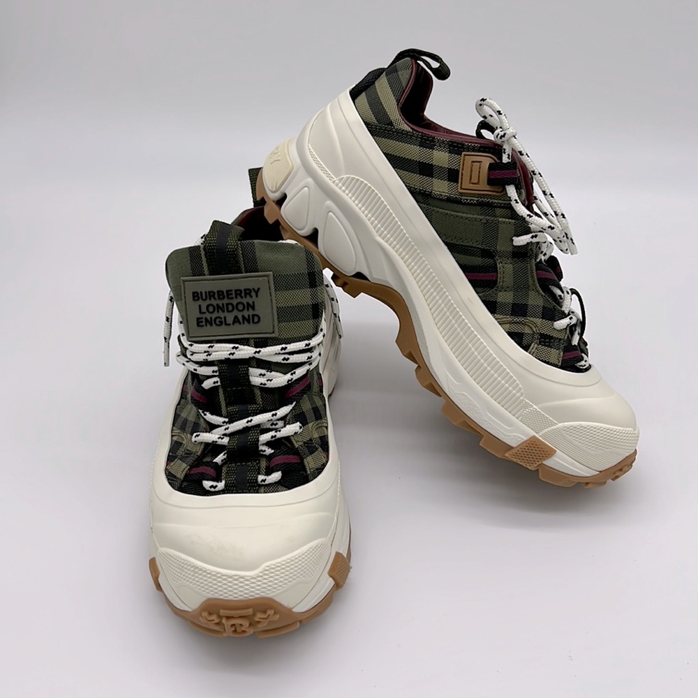 Burberry Arthur, Military Green EUR 36.5 / US 6